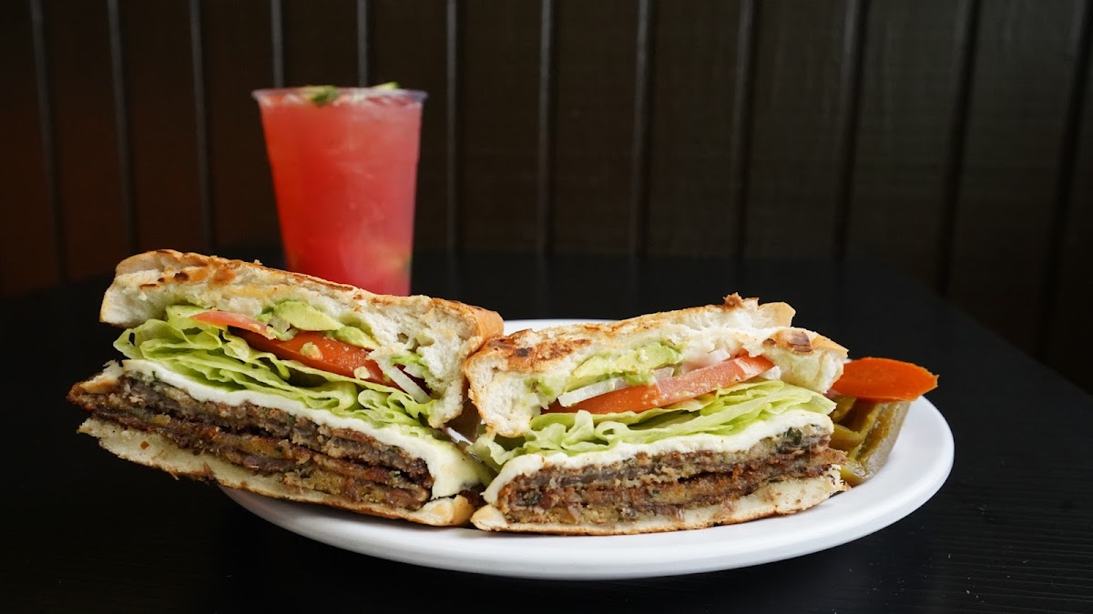 Tortas Y Jugos Las Glorias - 2