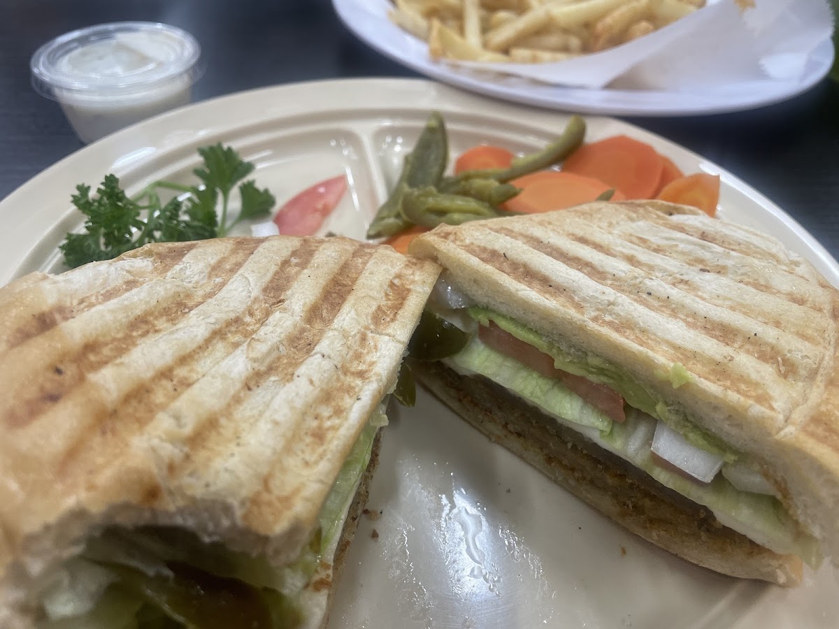 Tortas Y Jugos Las Glorias - 3