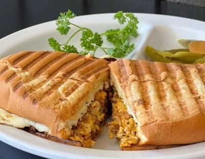 Tortas Y Jugos Las Glorias - 4